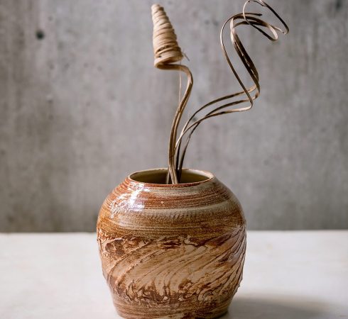 ceramic-vase-with-dry-flowers-2021-08-31-12-56-32-utc.jpg